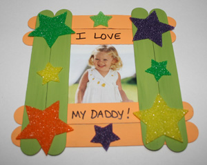 Craft Ideas Picture Frames on How To Make Your Fathers S Day Popsicle Stick Frame