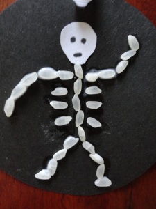 skeleton craft rice crafts halloween decorations pasta activities skeletons preschool sensory thanksgiving activity